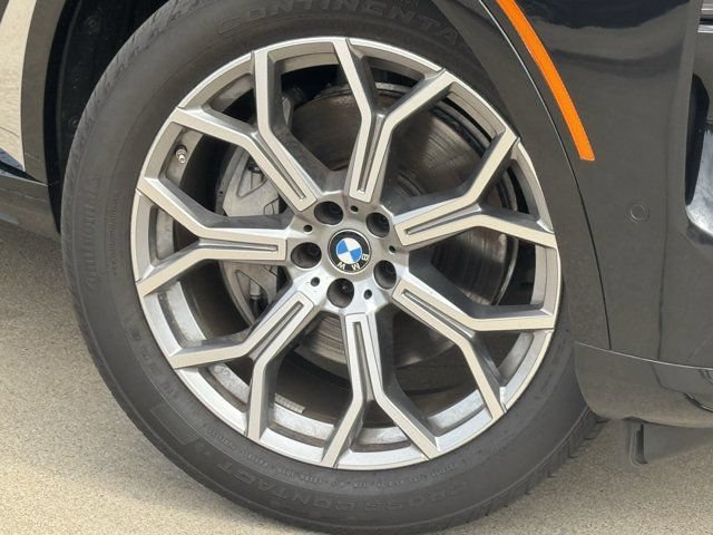 Used 2025 BMW X7 xDrive40i w/ Premium Package AWD/4WD image 39