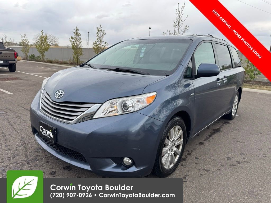 Used 2017 Toyota Sienna XLE w/ XLE Navigation Package image 3