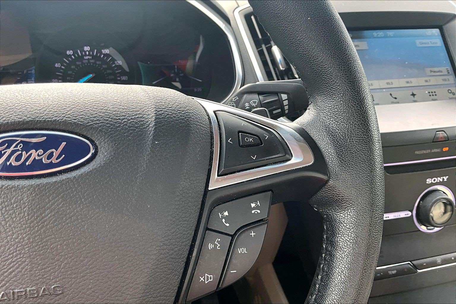 Used 2016 Ford Edge Titanium w/ Technology Package AWD/4WD image 23