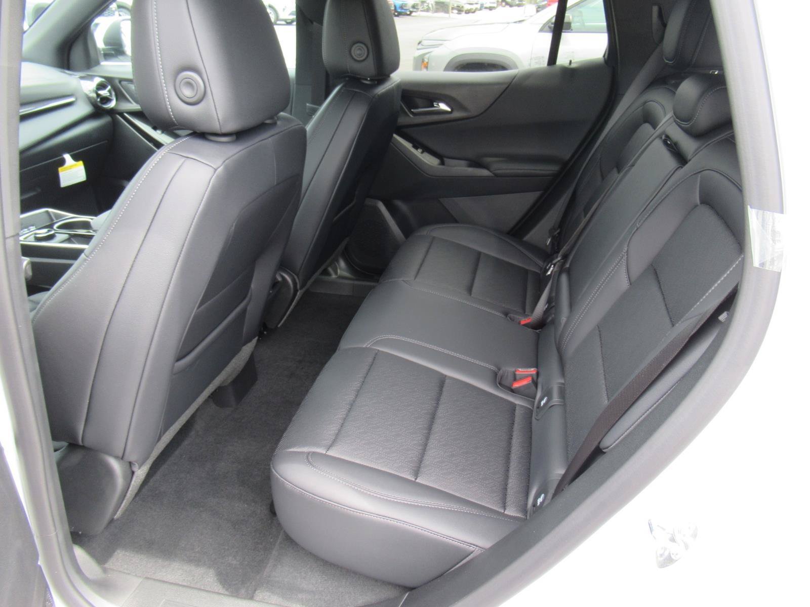 Used 2026 Chevrolet Equinox LT w/ Convenience Package II FWD image 32