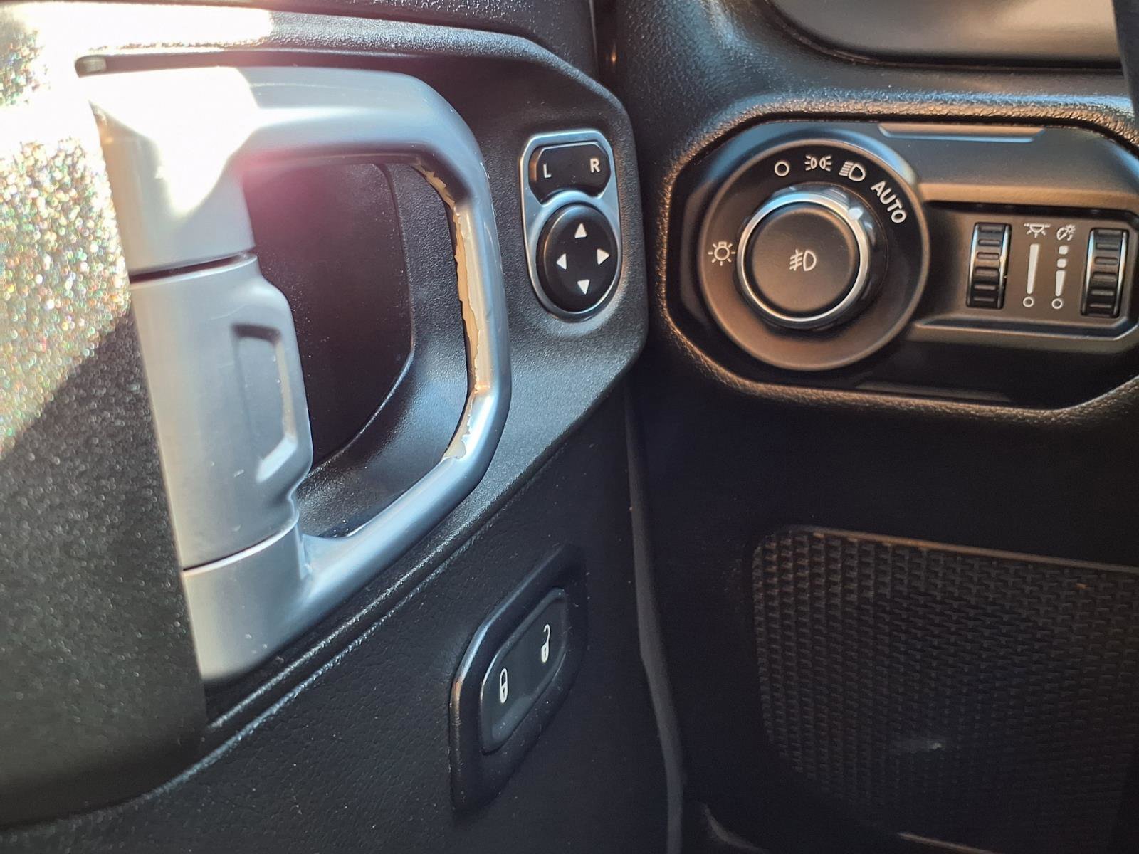 Used 2022 Jeep Wrangler Sport image 9