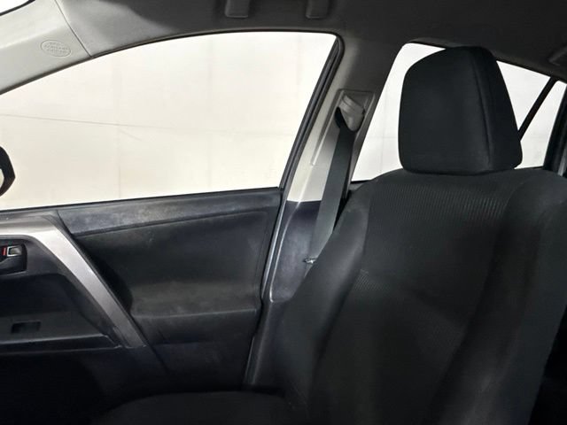 Used 2018 Toyota RAV4 LE FWD image 22