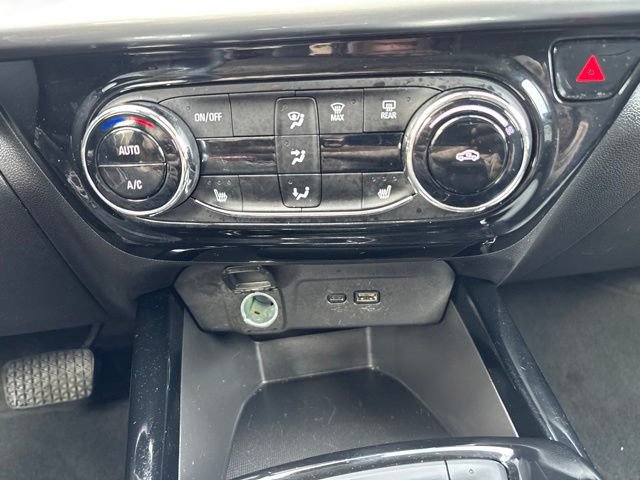 Used 2025 Chevrolet Trax LT w/ LT Convenience Package FWD image 24
