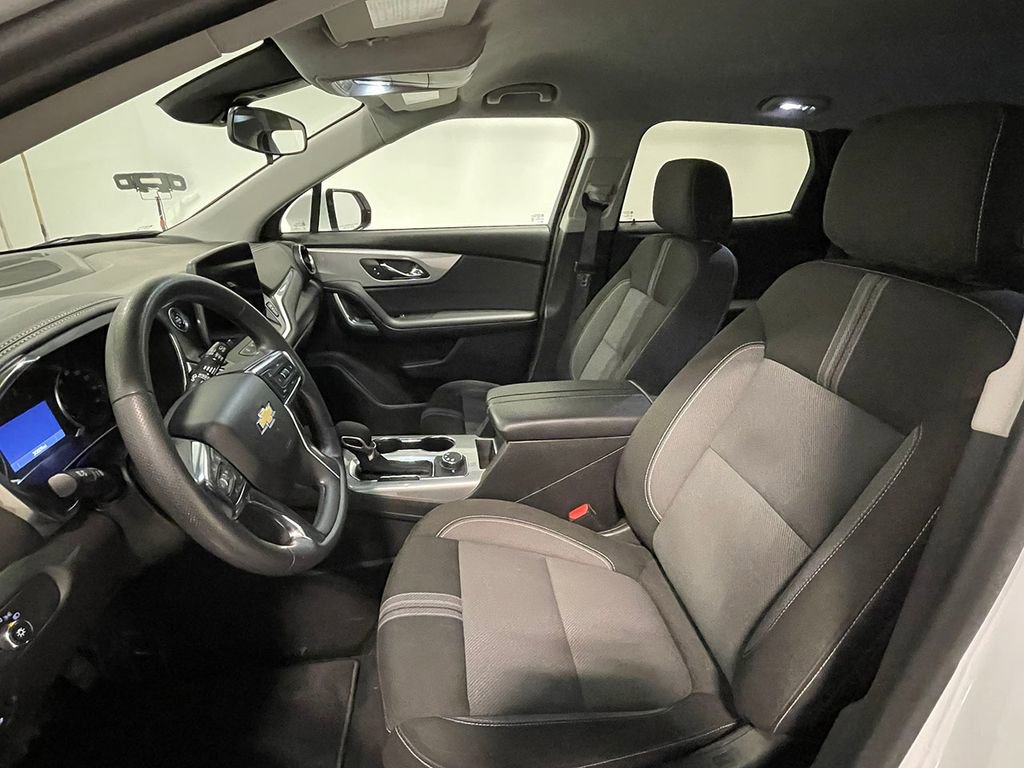 Used 2025 Chevrolet Blazer LT image 3
