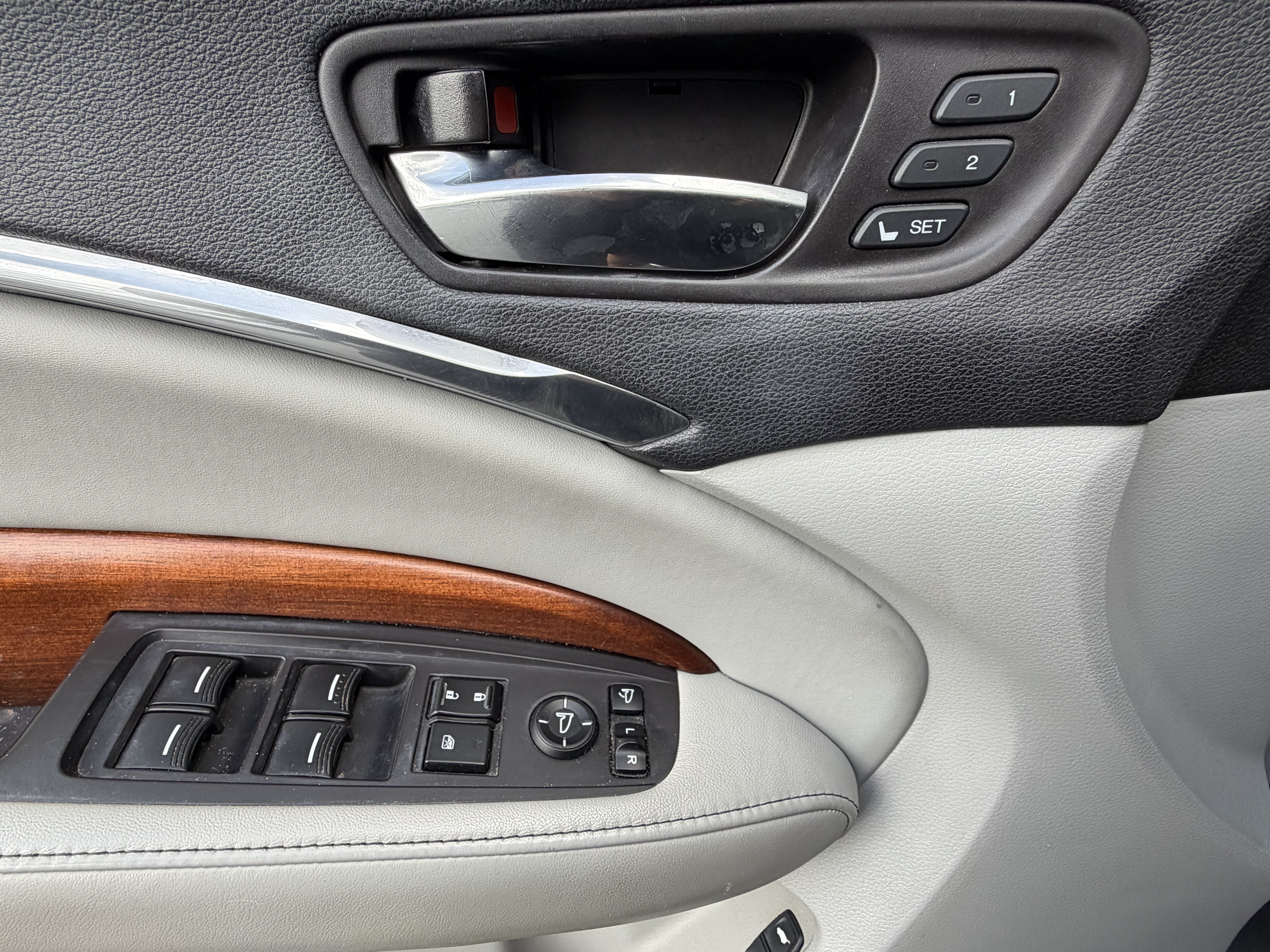 Used 2018 Acura MDX FWD w/ Advance Package image 14