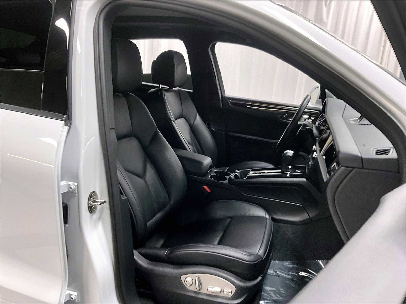 Used 2025 Porsche Macan image 29