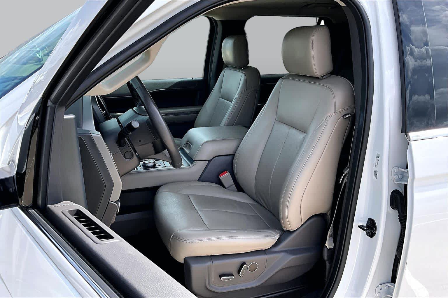 Used 2019 Ford Expedition XLT w/ Equipment Group 202A RWD image 8