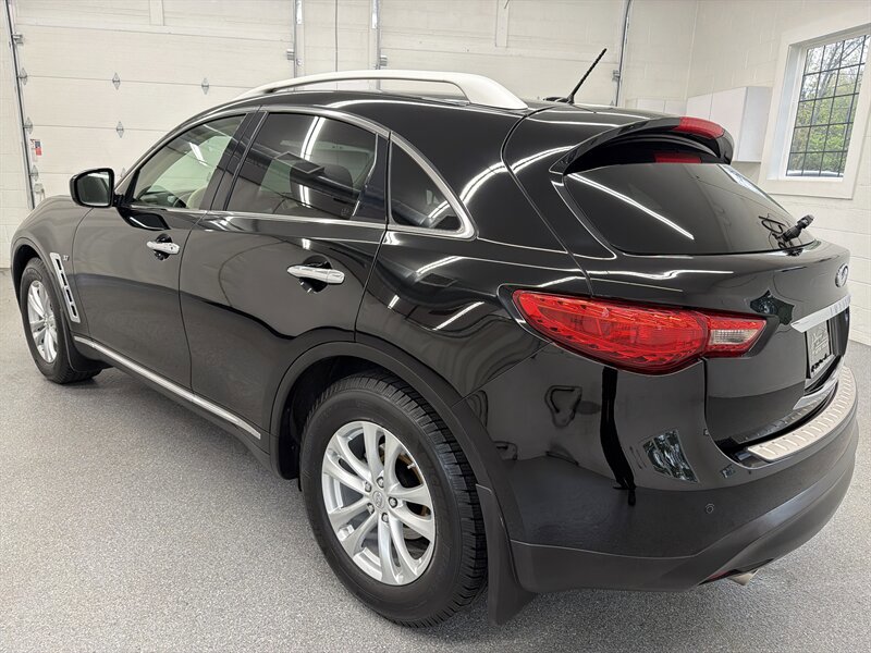 Used 2017 INFINITI QX70 AWD w/ Premium Package image 7