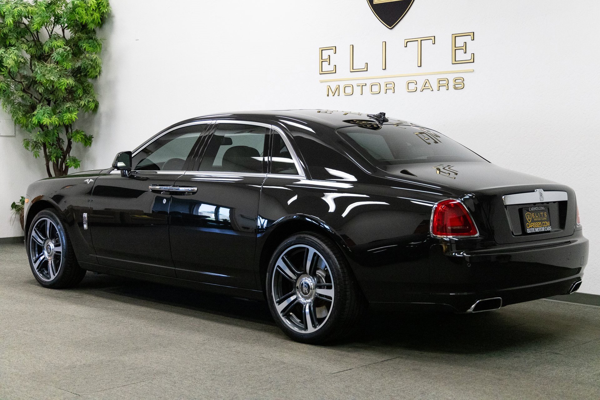 Used 2014 Rolls-Royce Ghost image 3