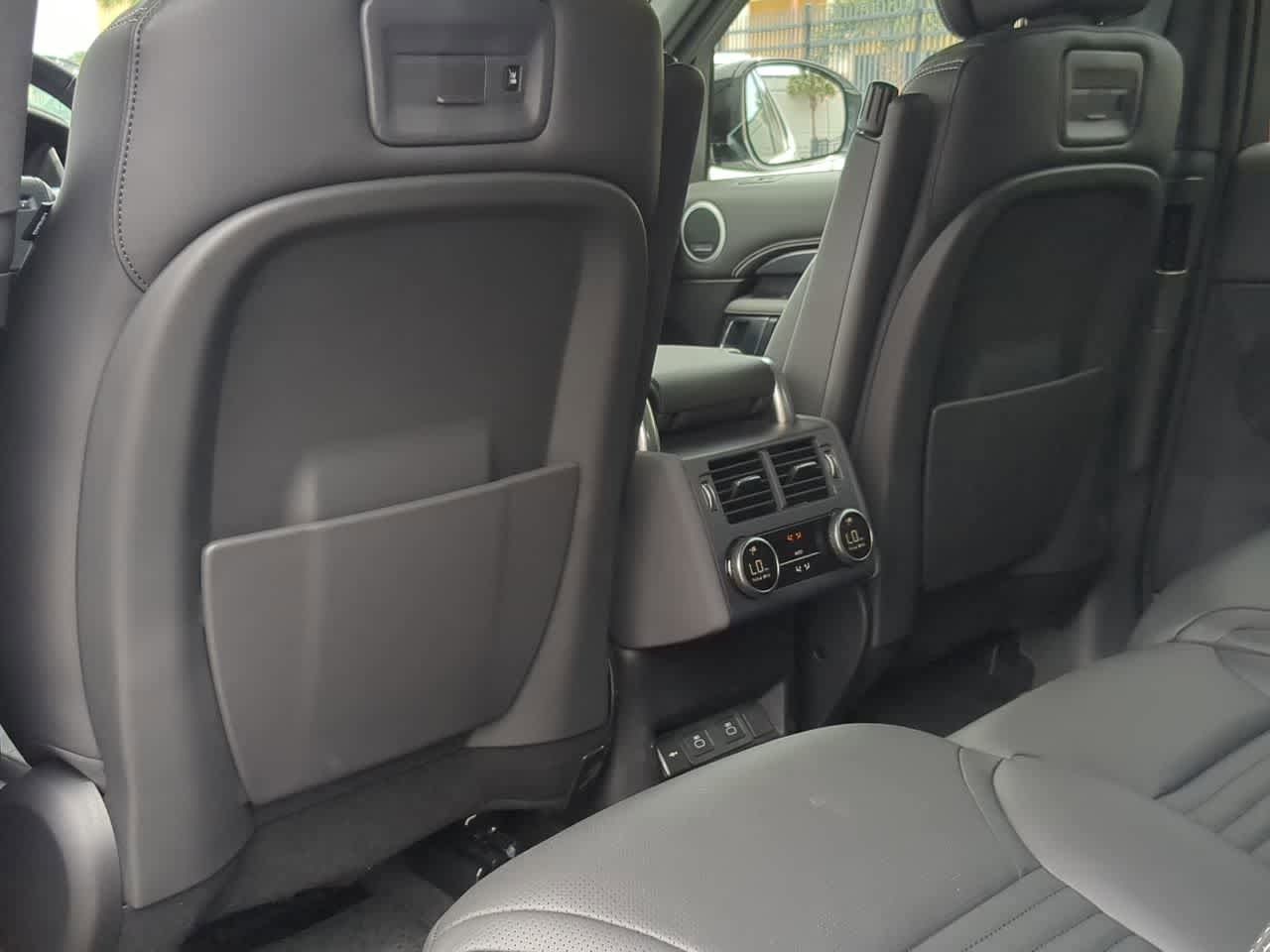 Used 2025 Land Rover Discovery Metropolitan Edition AWD/4WD image 19