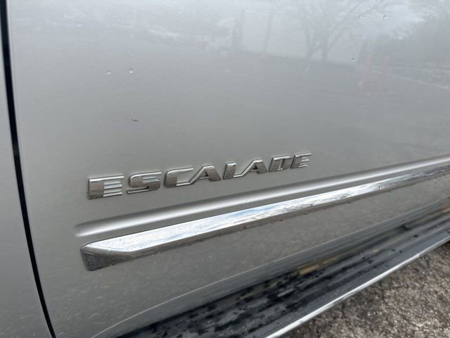 Used 2010 Cadillac Escalade Luxury AWD/4WD image 11