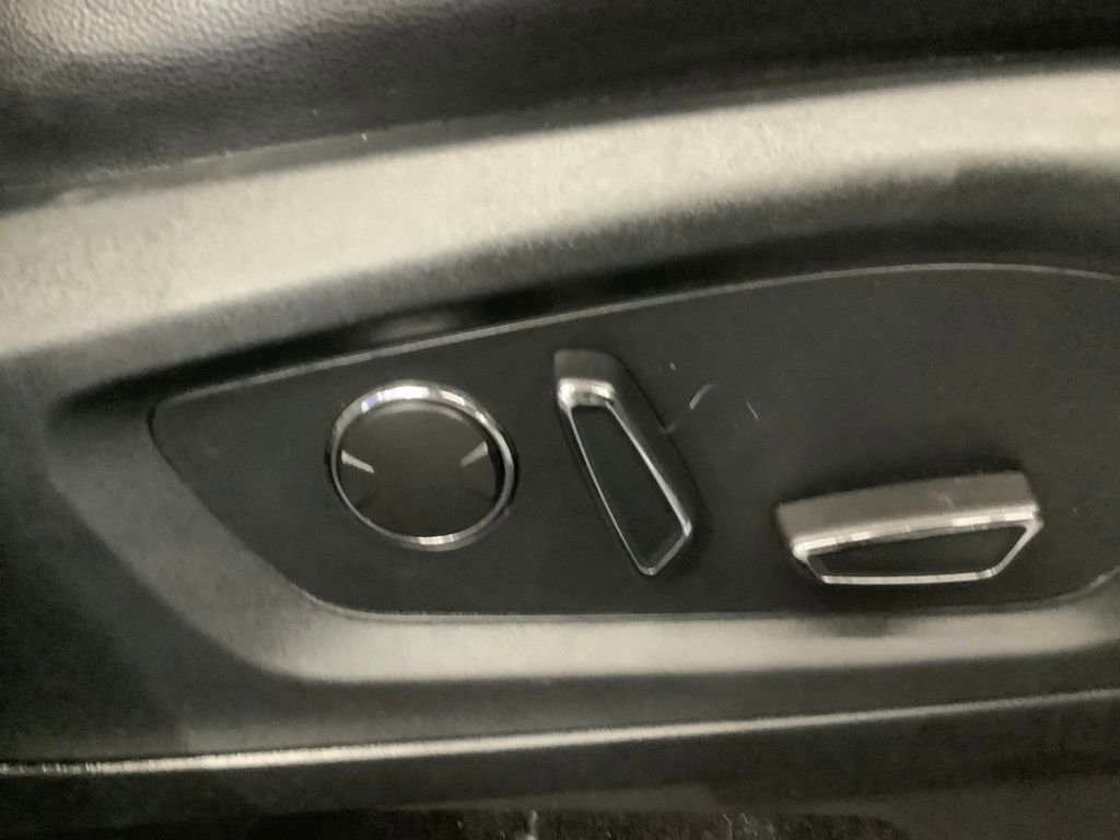 Used 2020 Ford Explorer Limited image 28