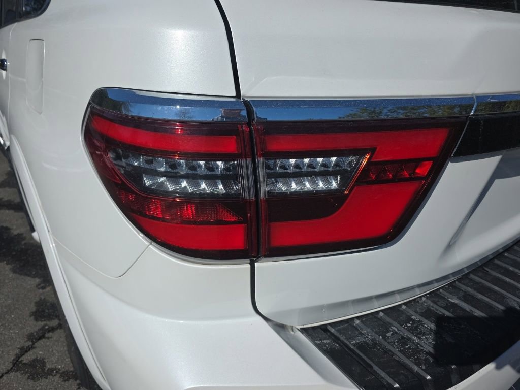 Used 2023 Nissan Armada SV image 12