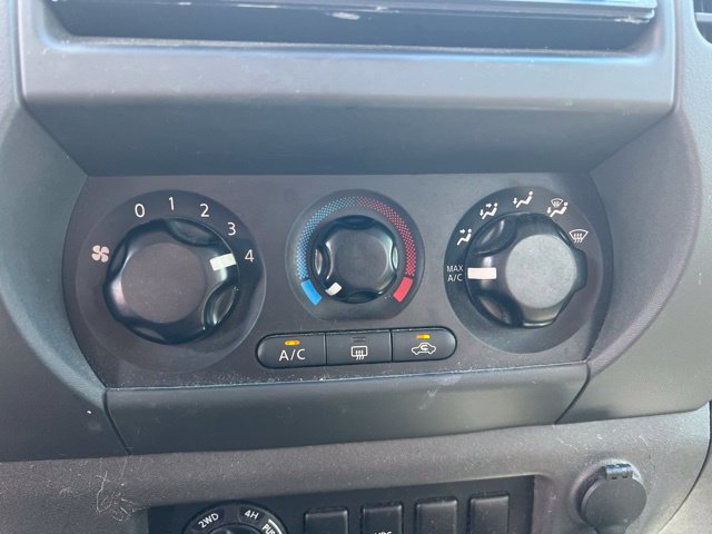 Used 2005 Nissan Xterra S w/ (P01) Power Pkg AWD/4WD image 14