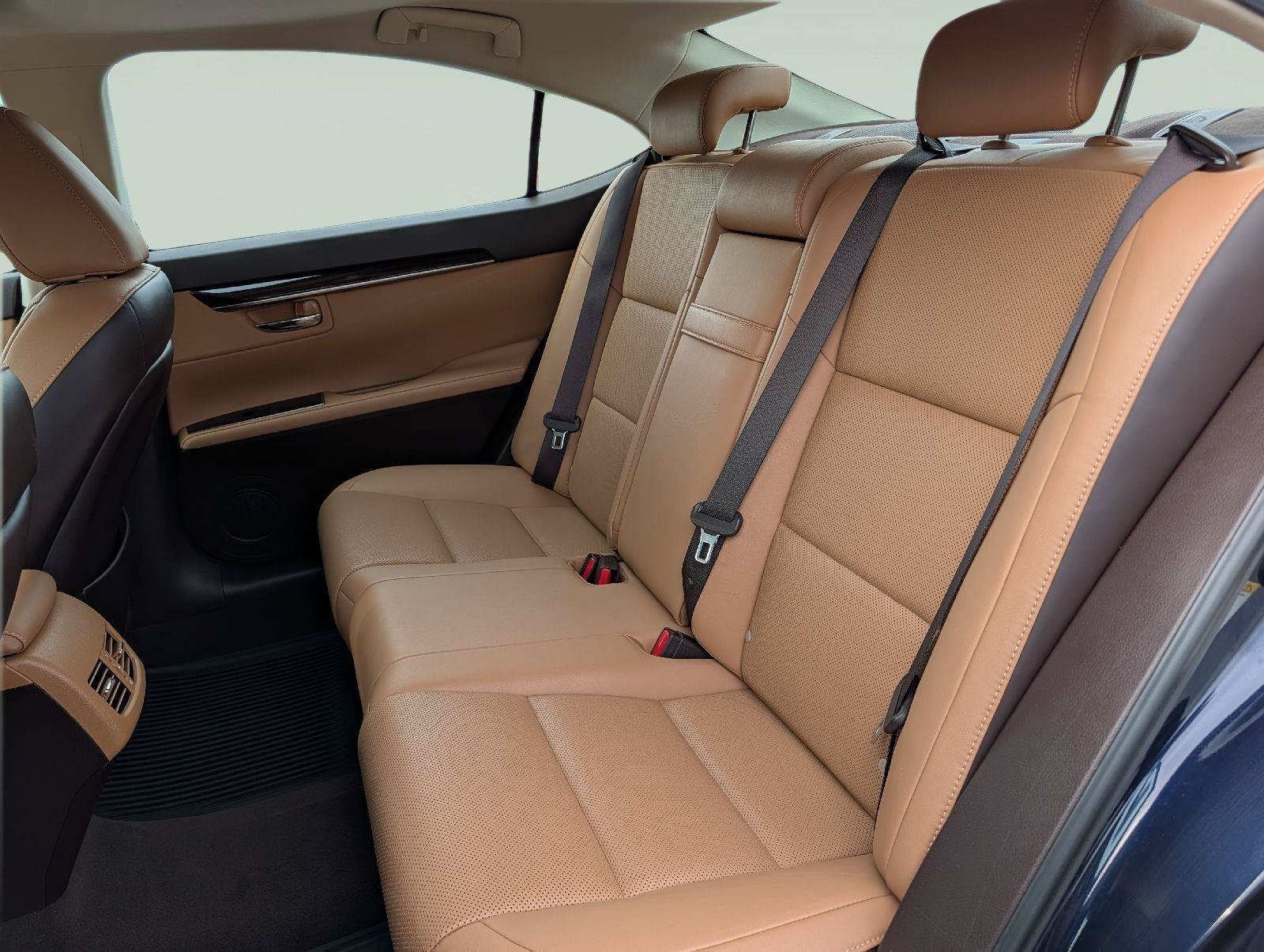 Used 2016 Lexus ES 350 w/ Premium Package w/Wood Trim FWD image 20