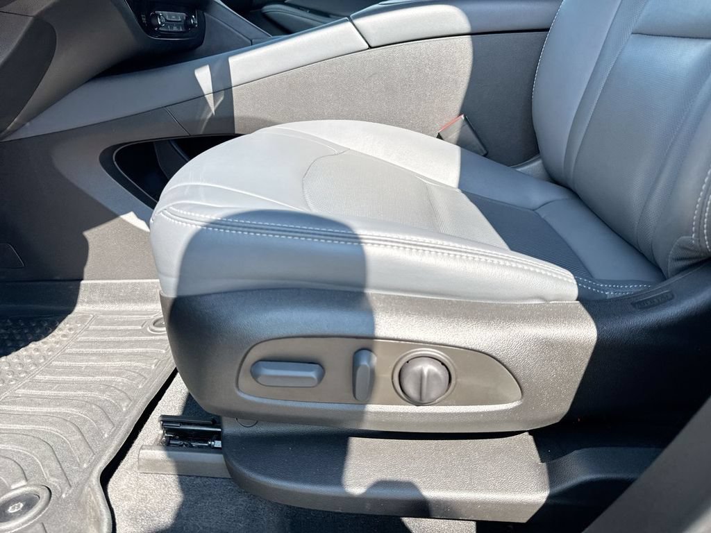 Used 2023 Buick Enclave Essence w/ Experience Buick Package AWD/4WD image 24
