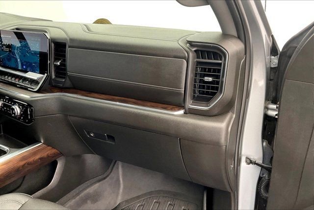 Used 2023 GMC Sierra 1500 SLT w/ SLT Premium Package AWD/4WD image 14
