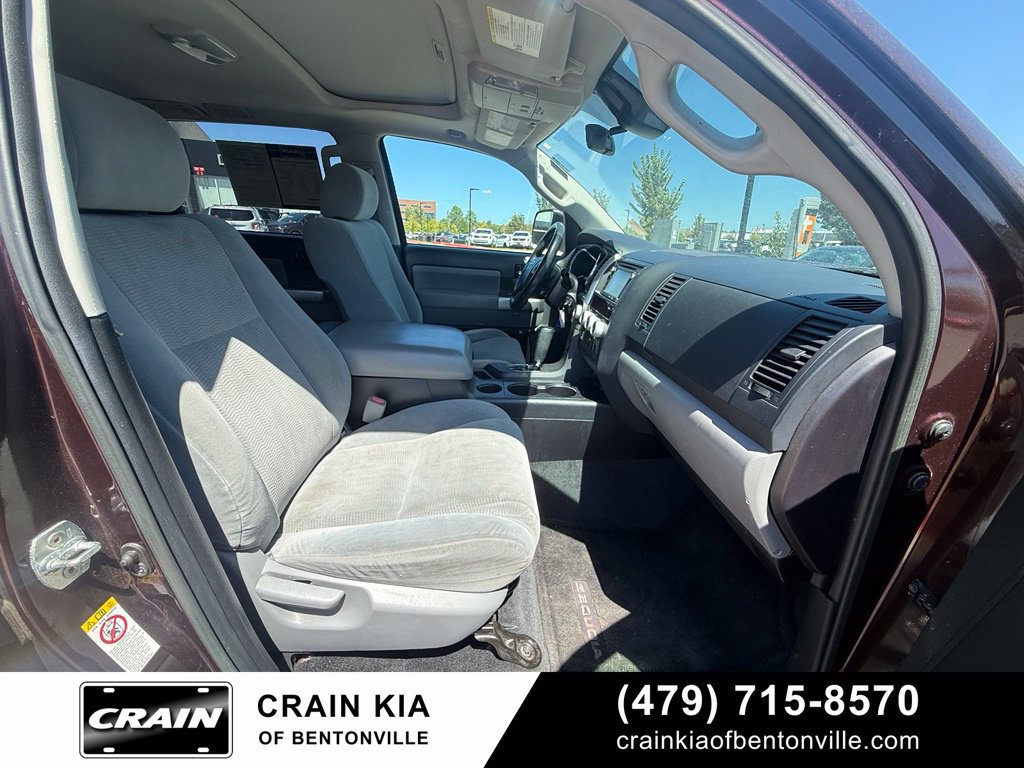 Used 2018 Toyota Sequoia SR5 AWD/4WD image 29