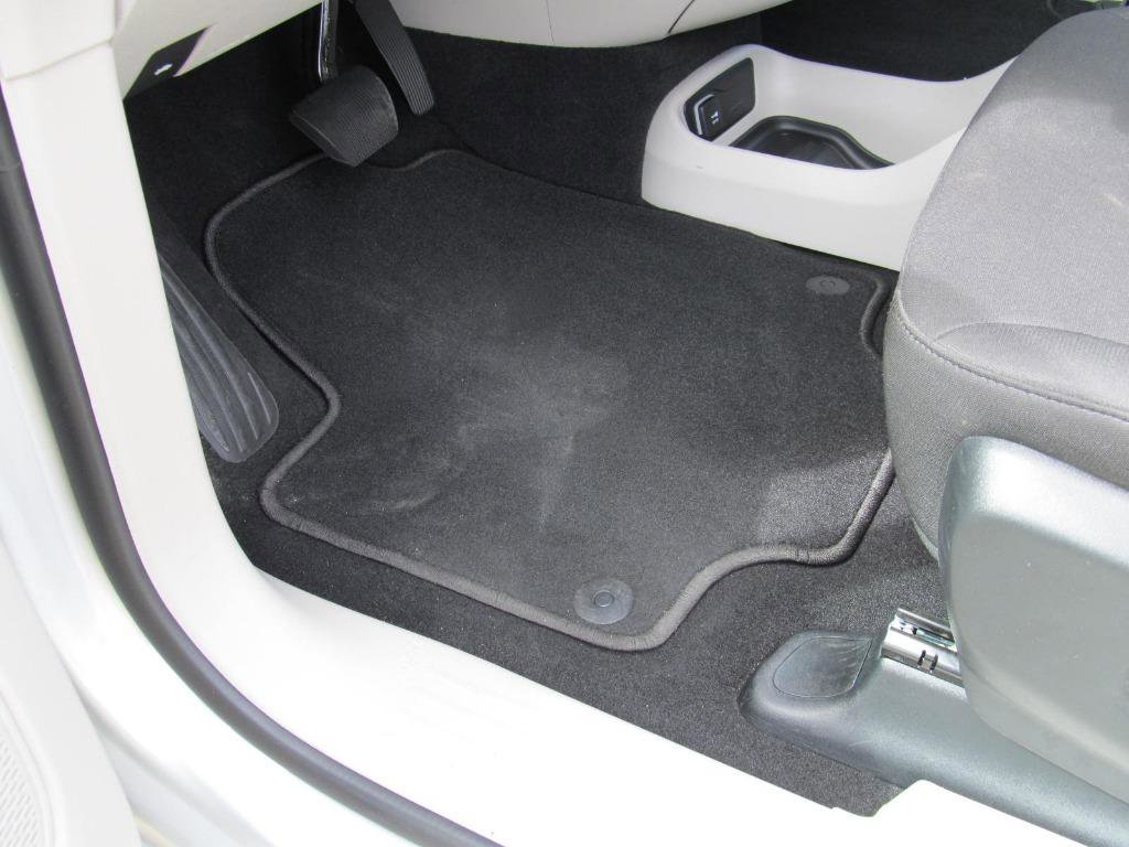 Used 2023 Chrysler Voyager LX image 20