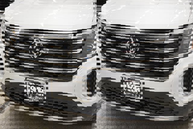 Used 2025 Volkswagen Atlas SE image 16