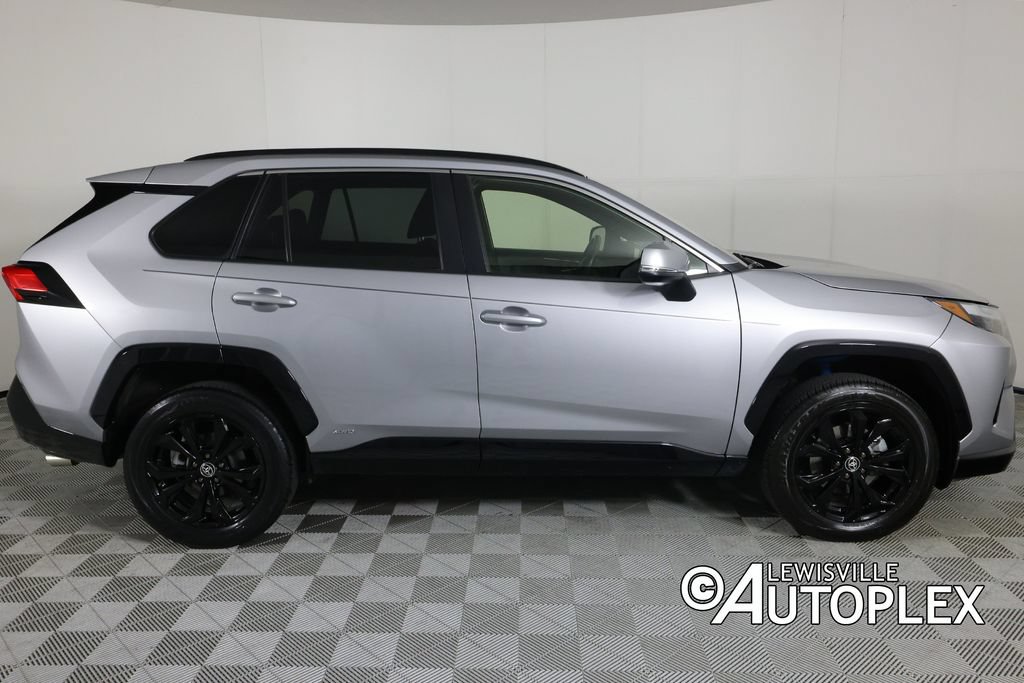Used 2022 Toyota RAV4 SE AWD/4WD image 4