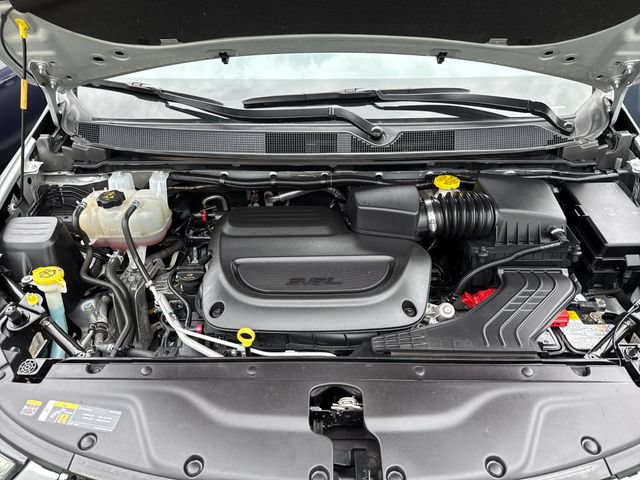 Used 2024 Chrysler Pacifica Touring-L FWD image 11