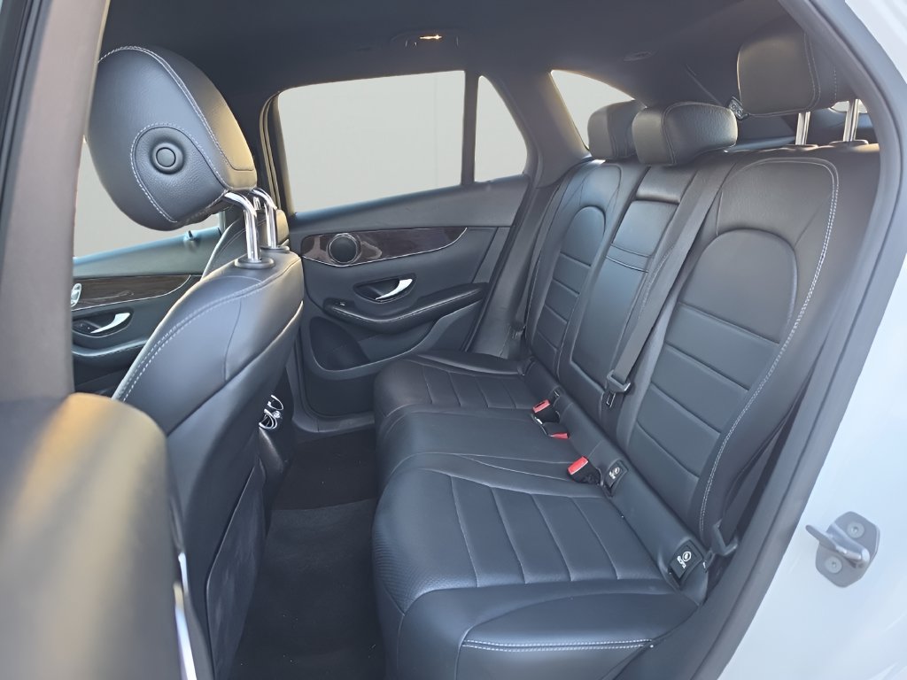 Used 2020 Mercedes-Benz GLC 300 4MATIC image 10