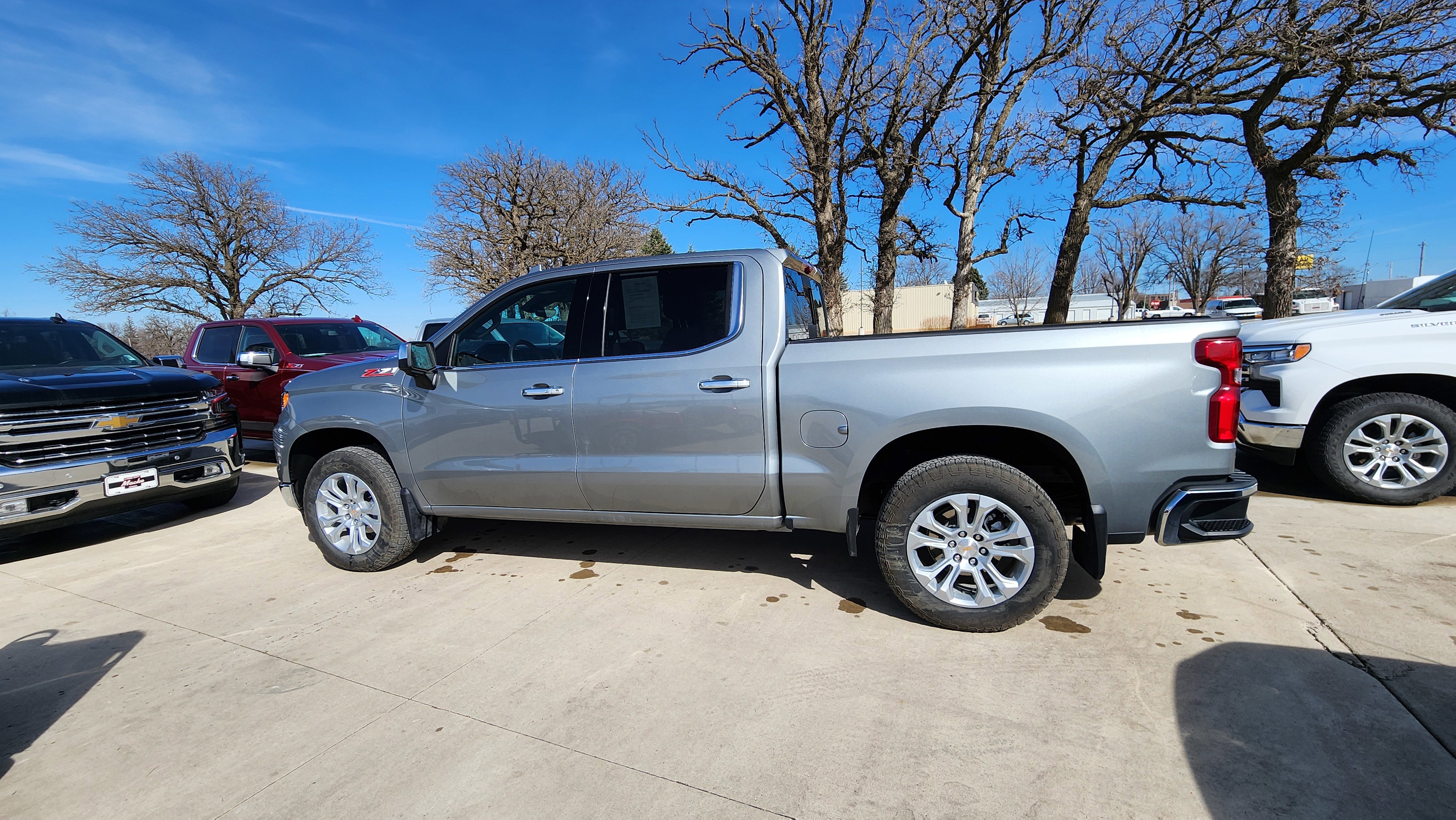 Used 2025 Chevrolet Silverado 1500 LTZ w/ LTZ Premium Package image 9