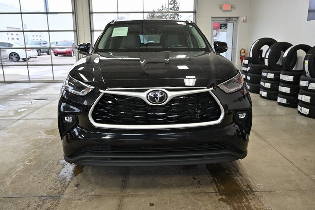 Used 2021 Toyota Highlander XLE image 2