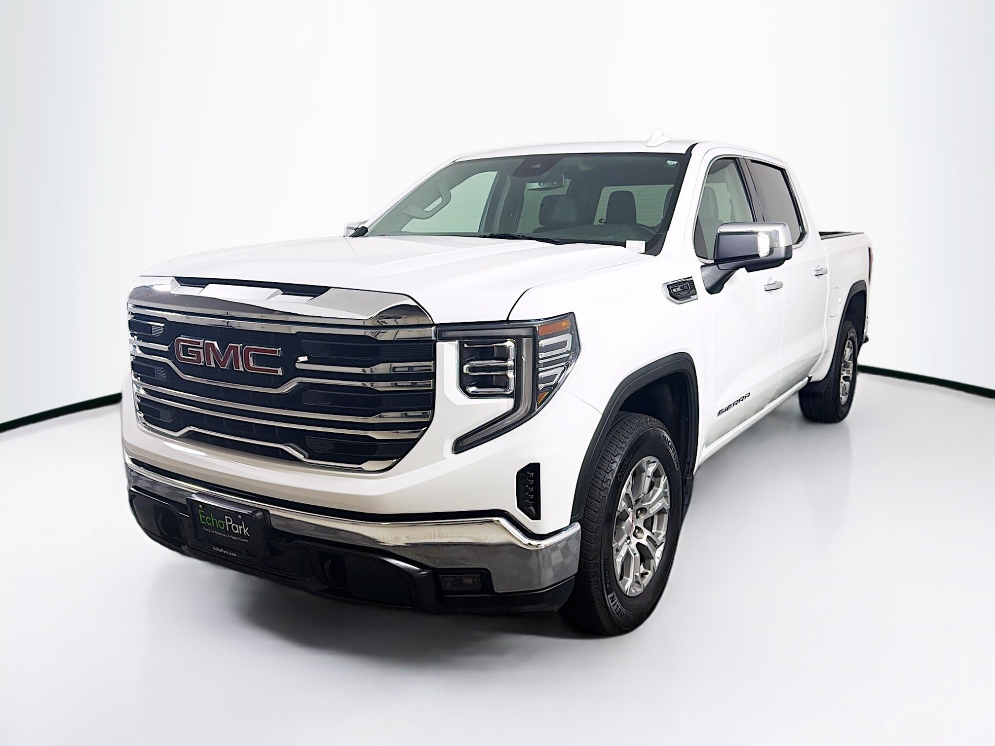 Used 2025 GMC Sierra 1500 SLT RWD image 3