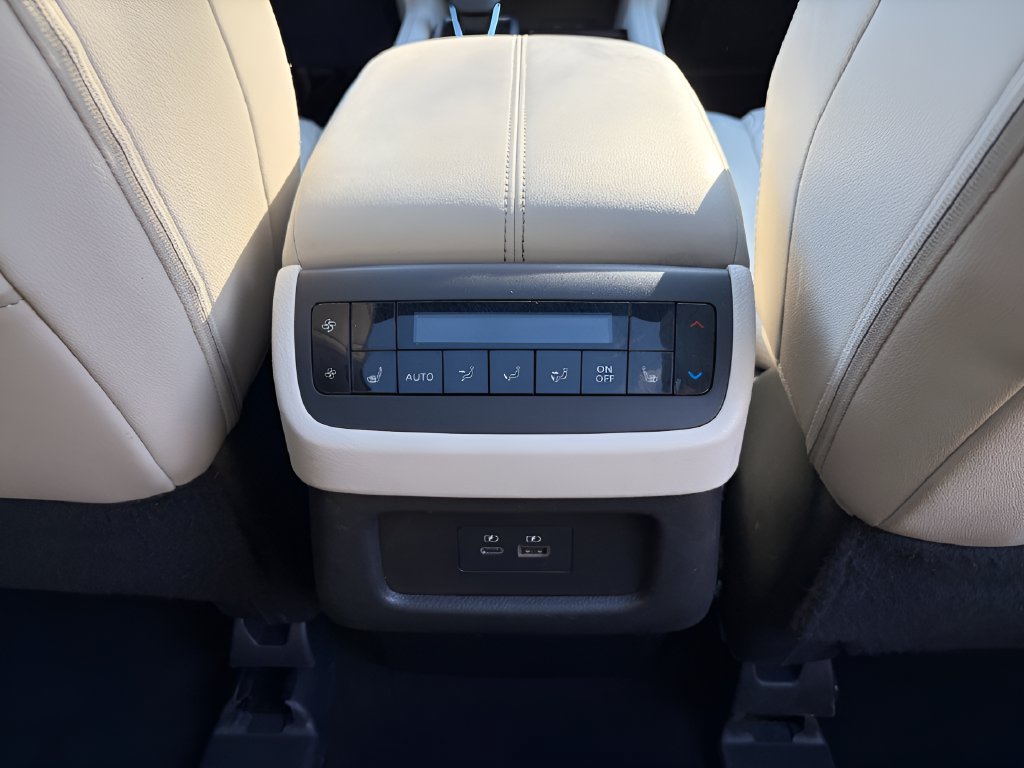 Used 2024 Nissan Pathfinder SL w/ SL Premium Package AWD/4WD image 11