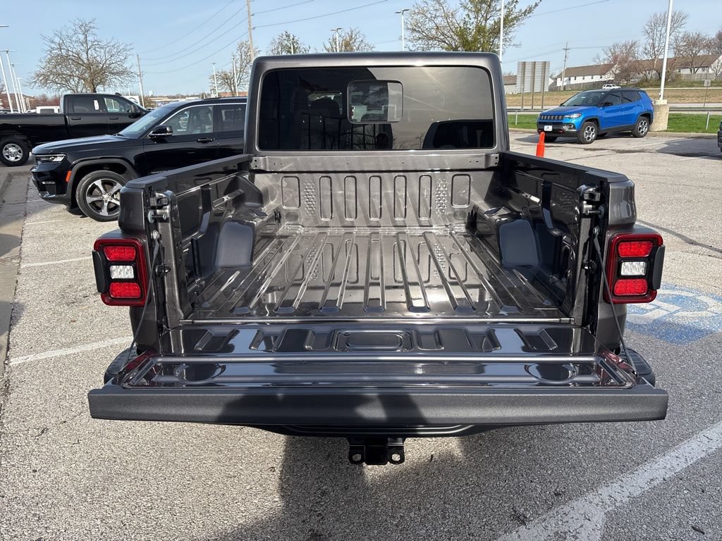 New 2026 Jeep Gladiator Rubicon w/ Steel Power Dome Hood Package AWD/4WD image 3