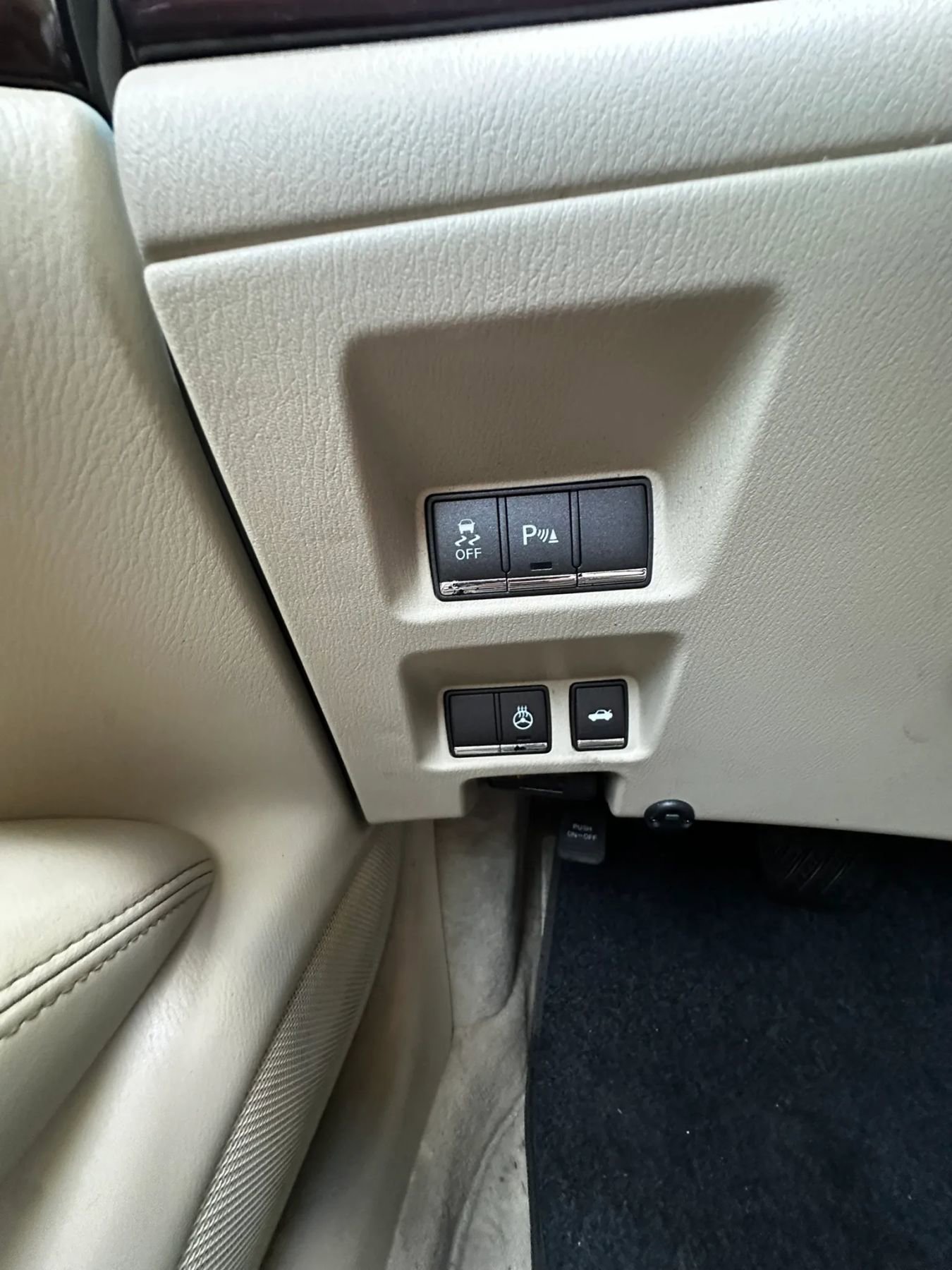 Used 2013 INFINITI M37 w/ Premium Pkg RWD image 38