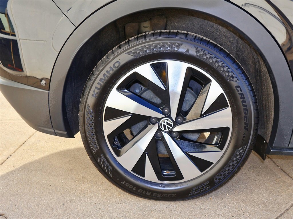 Certified 2024 Volkswagen ID.4 Standard image 10