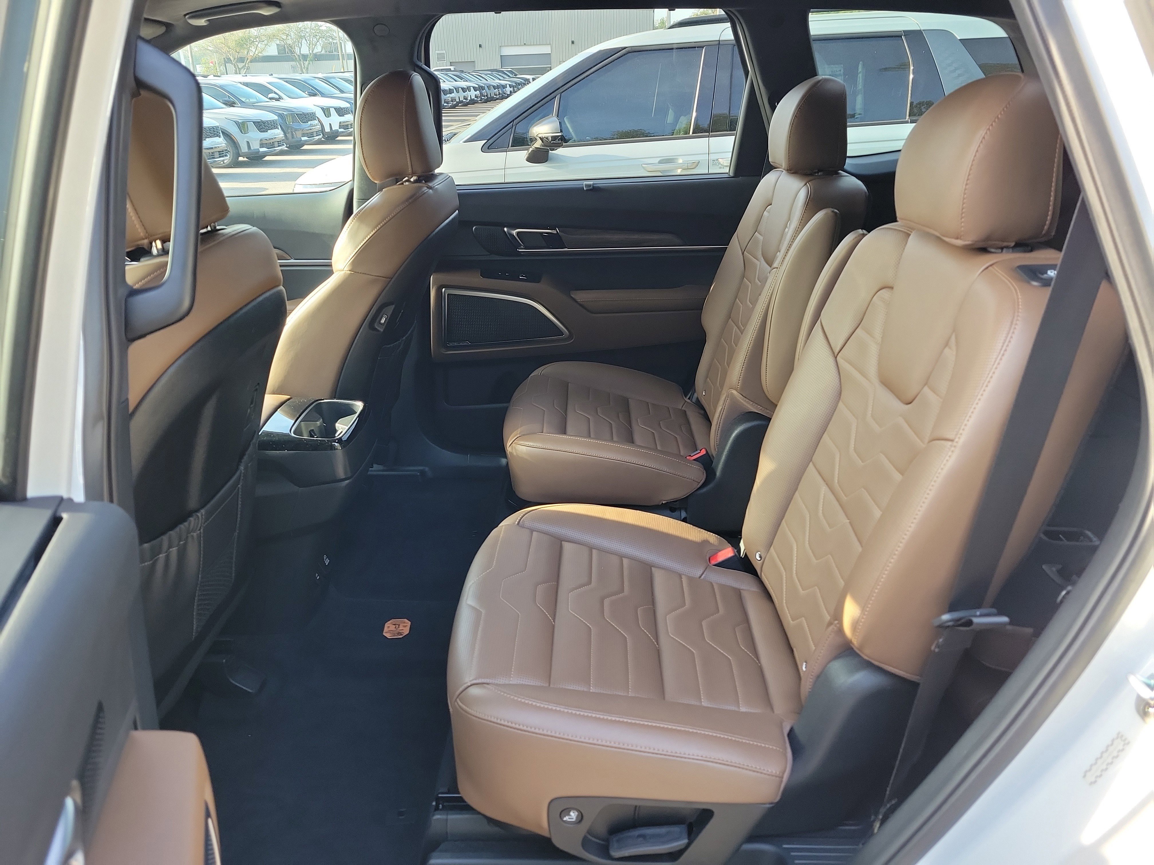 Used 2021 Kia Telluride SX w/ SX Prestige Package image 16