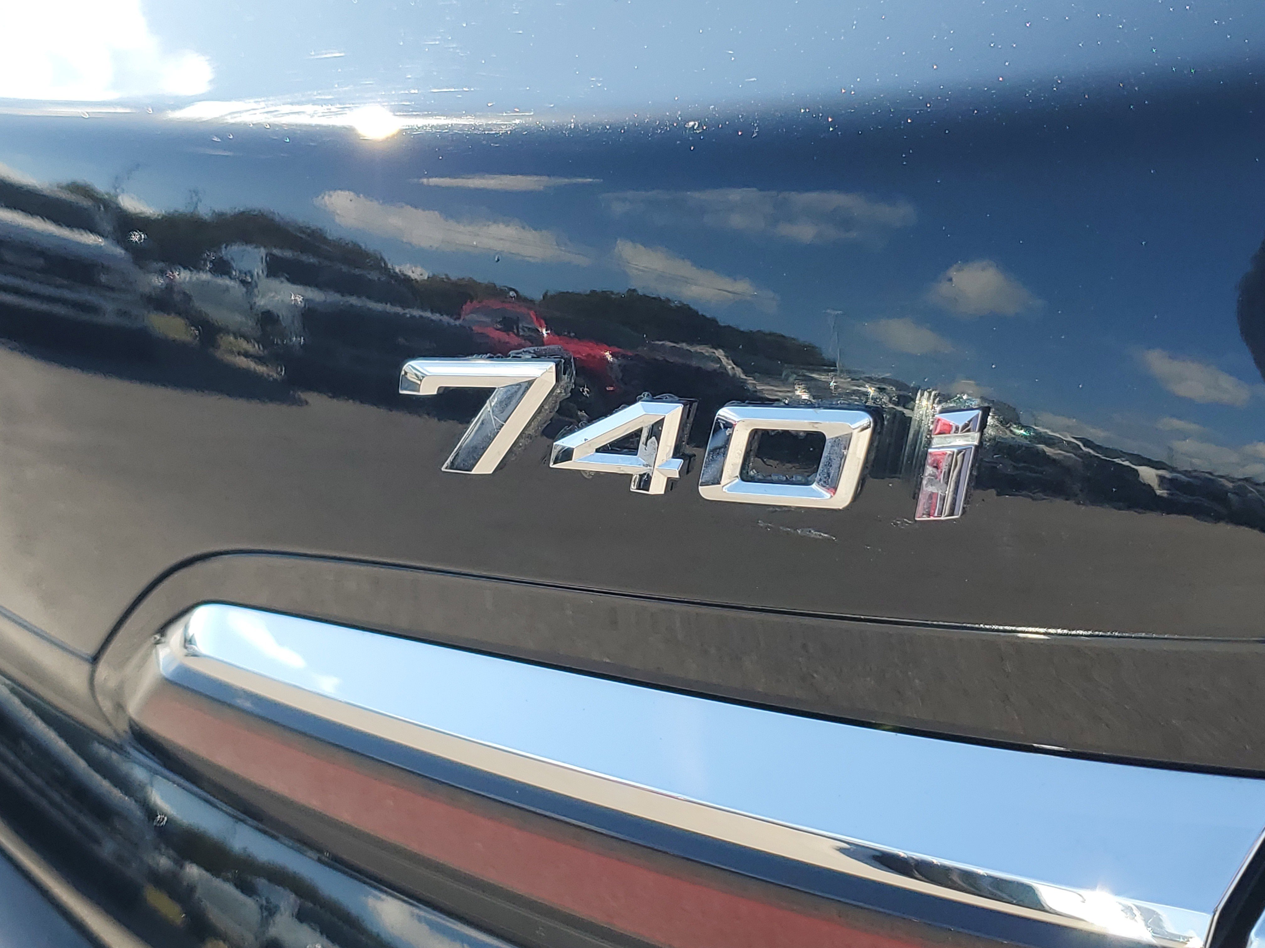 Used 2024 BMW 740i image 9