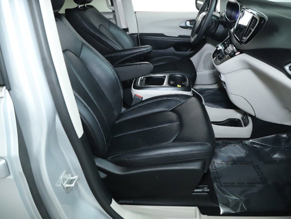 Used 2024 Chrysler Pacifica Touring-L image 34