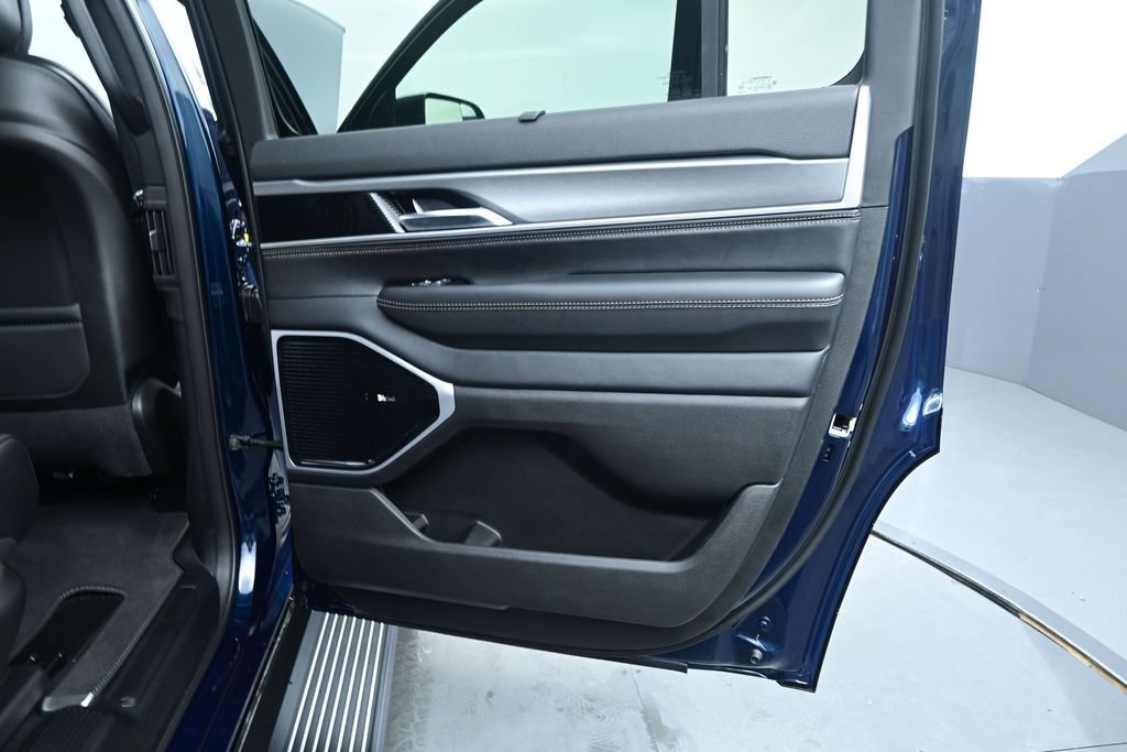 New 2026 Jeep Grand Wagoneer Limited AWD/4WD image 18