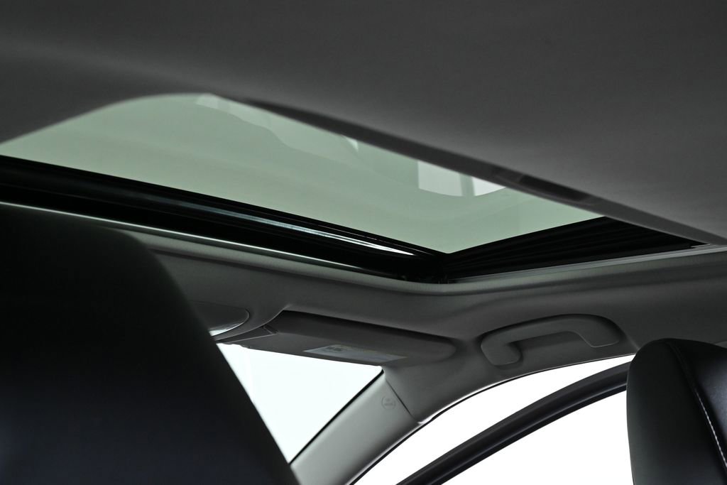 Used 2022 Toyota RAV4 Limited image 30