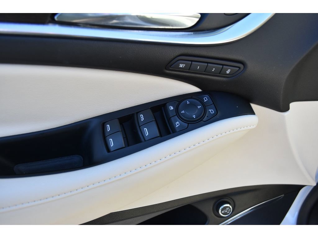 Used 2023 Buick Enclave Avenir w/ Avenir Technology Package image 17