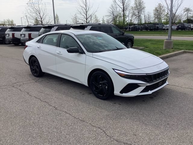New 2026 Hyundai Elantra SEL Sport Premium FWD image 3