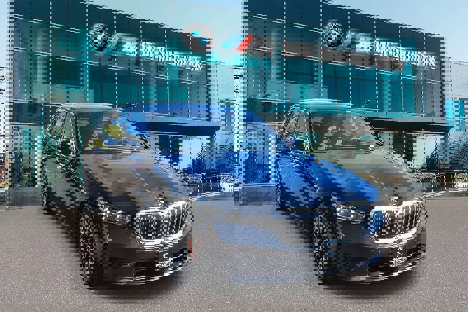 Used 2026 BMW 530i xDrive w/ Premium Package image 3