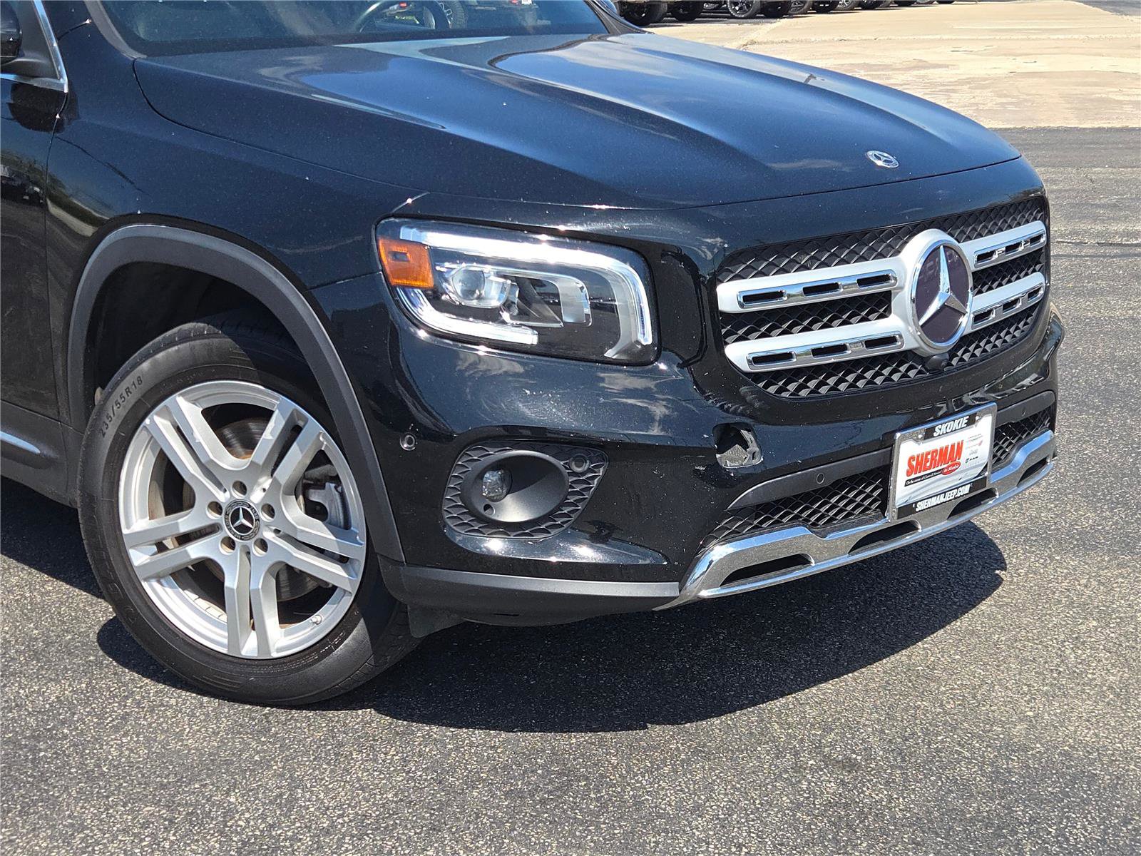Used 2023 Mercedes-Benz GLB 250 4MATIC w/ Premium Package image 2