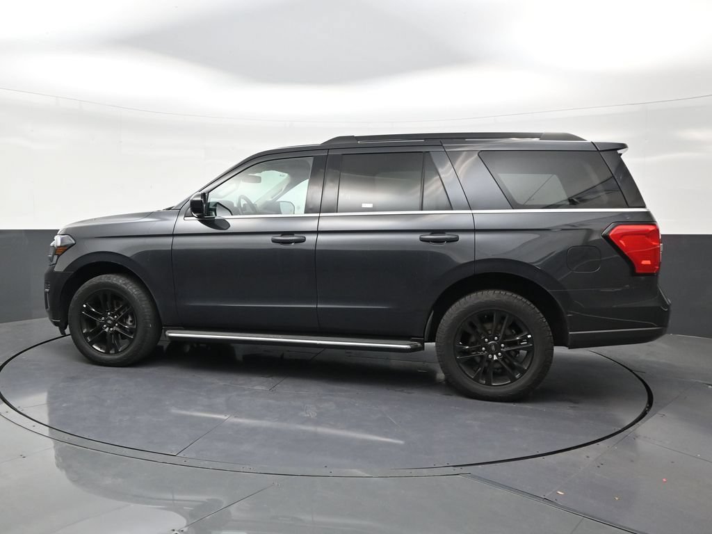 Used 2023 Ford Expedition XLT RWD image 2