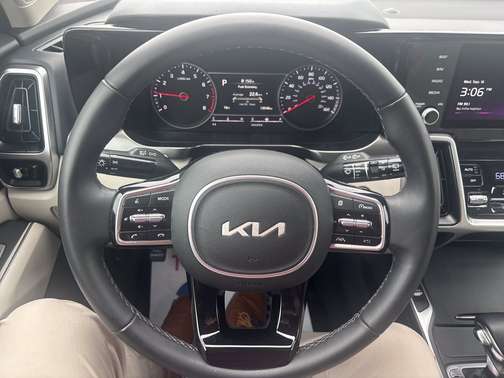 Used 2022 Kia Sorento S FWD image 19