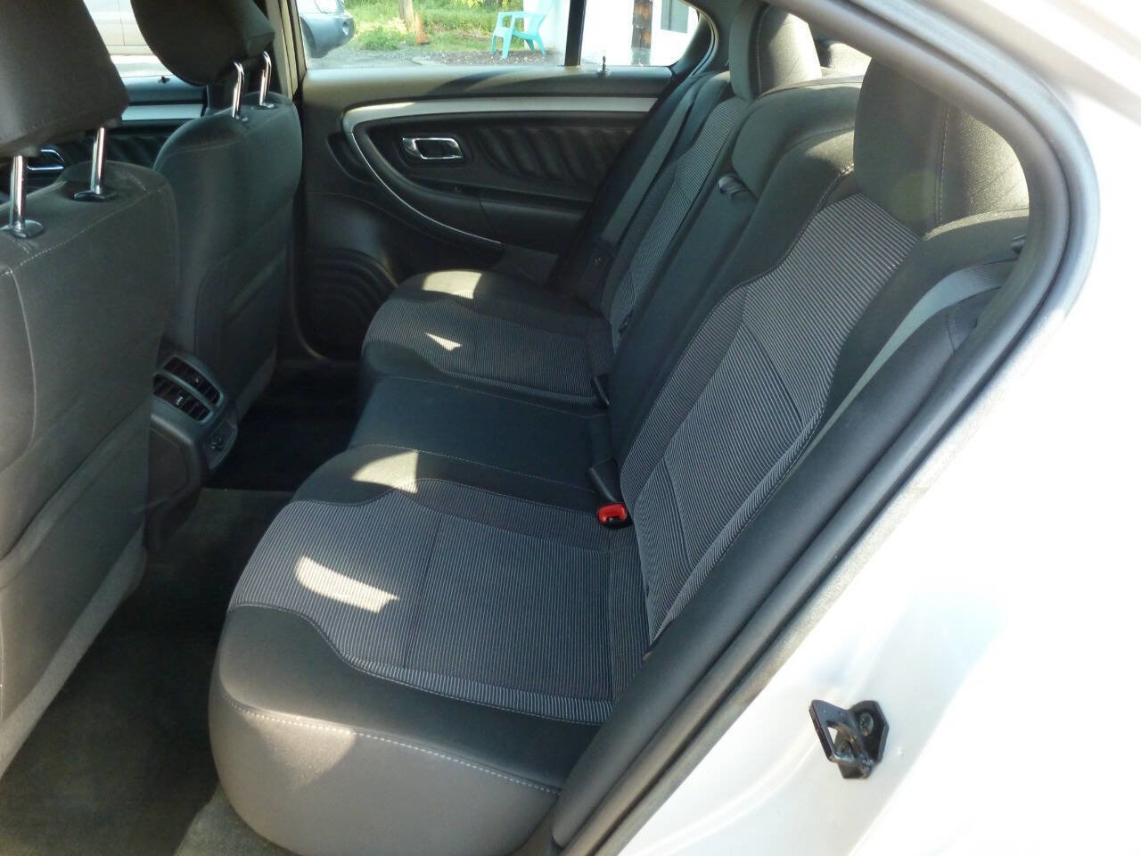 Used 2017 Ford Taurus SEL FWD image 27