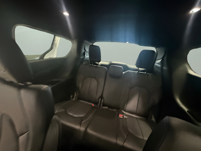 New 2027 Chrysler Pacifica Select FWD image 10