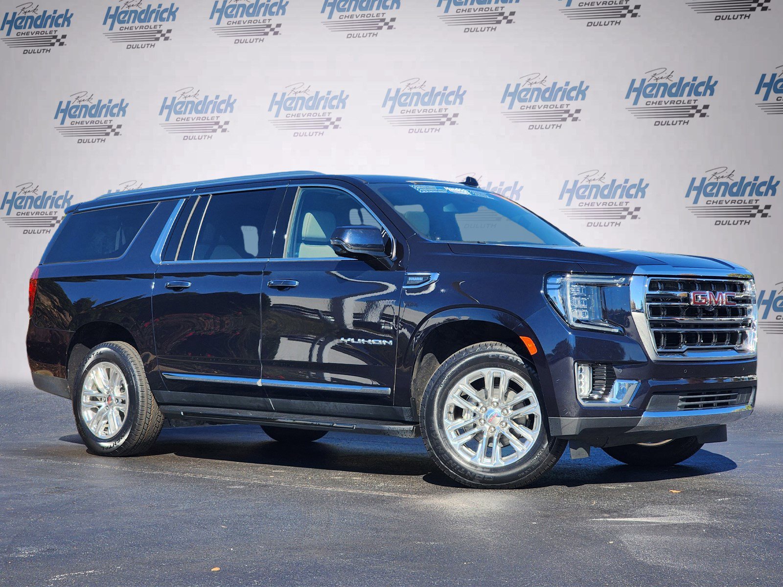 Used 2023 GMC Yukon XL SLT w/ SLT Premium Package image 2