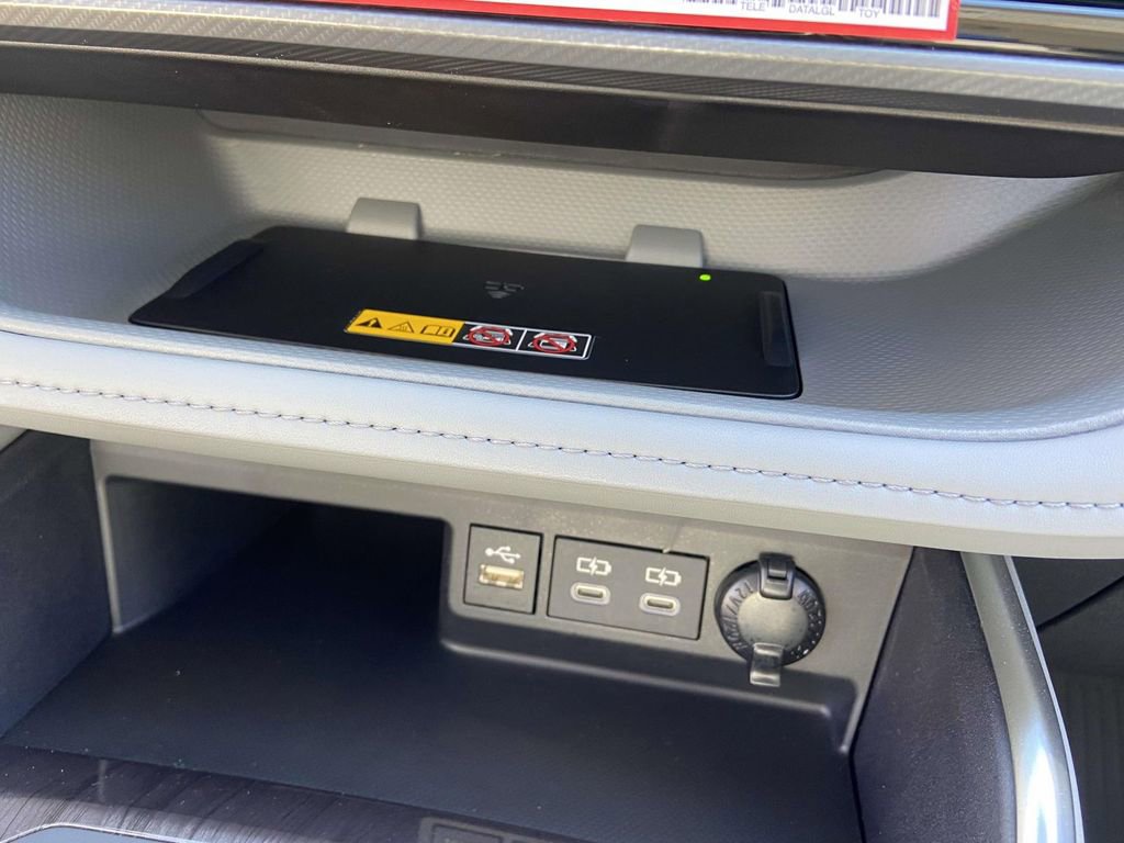 Used 2026 Toyota Highlander Limited image 26