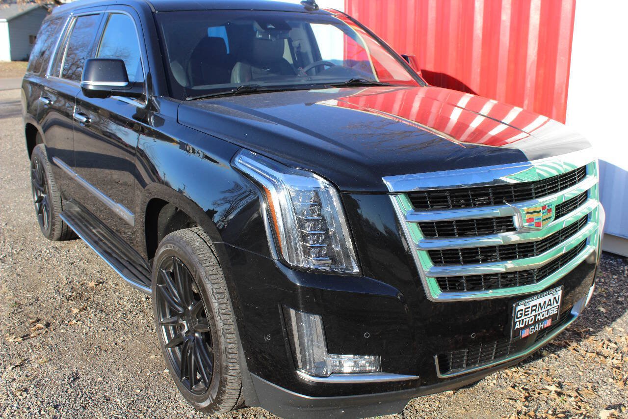 Used 2017 Cadillac Escalade Luxury AWD/4WD image 4